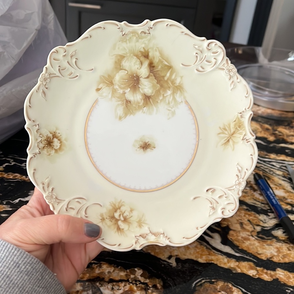 Antique Hermann Ohme Silesia Old Ivory IV dessert plate
